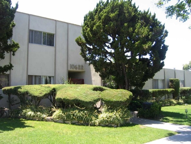 Building Photo - Oasis Apartments