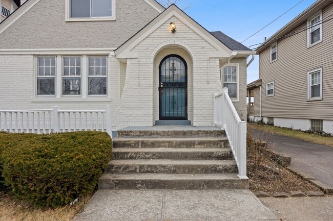 Building Photo - HYDE PARK -Move In This Week, Get $500 Bac...