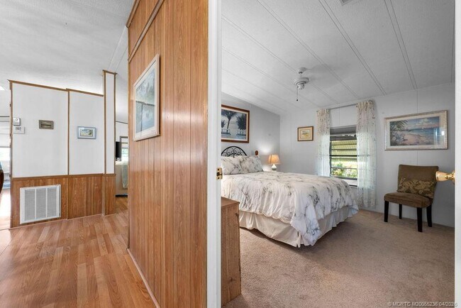 Building Photo - 7894 SE Saratoga Dr