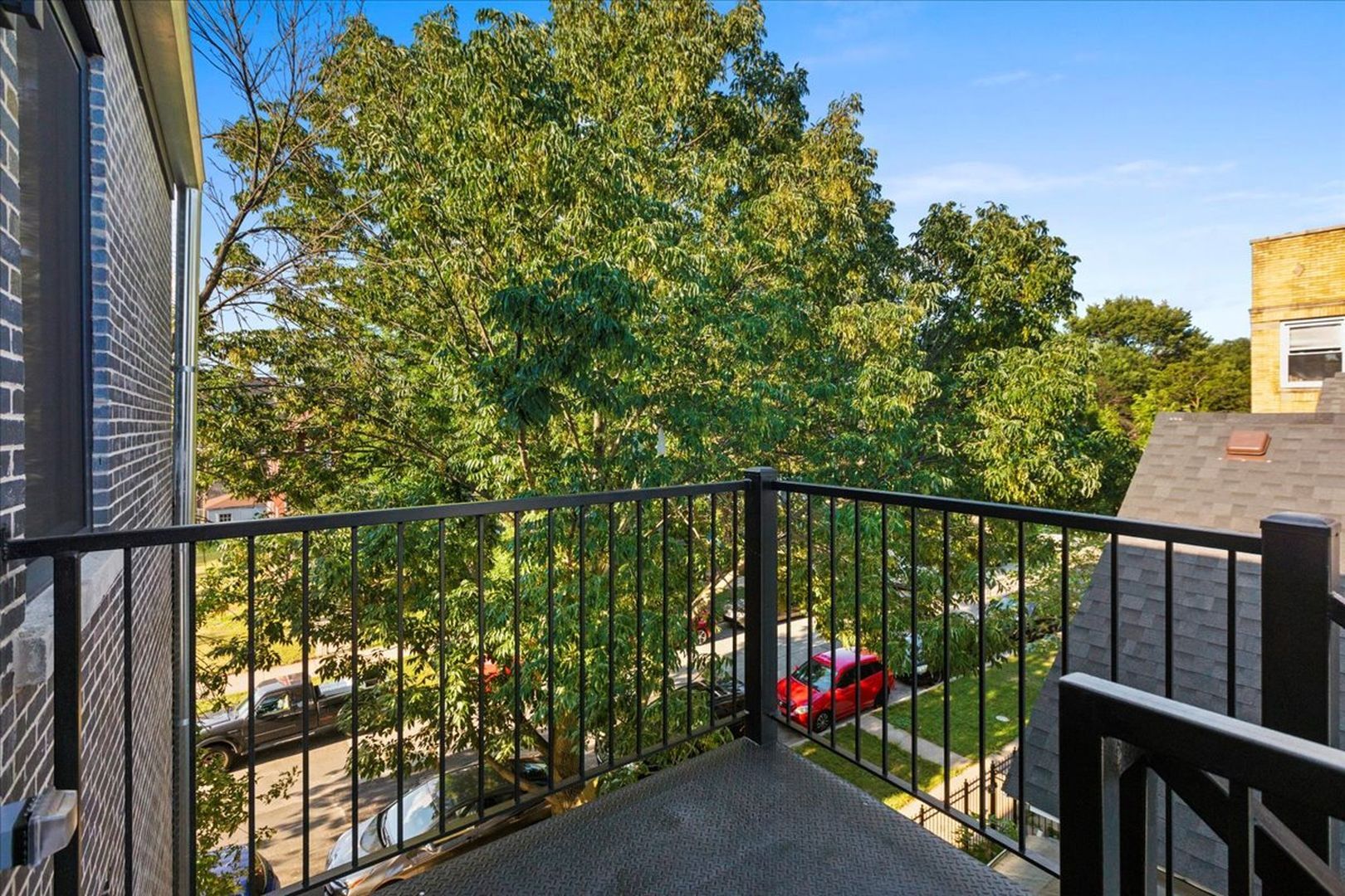 Building Photo - 2023 N Drake Ave