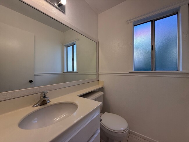 Building Photo - Great 3B/2.5BA House in Oceanside!