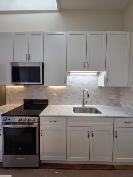 Building Photo - 32 Farewell St