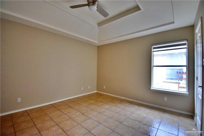 Building Photo - 14 Douglas