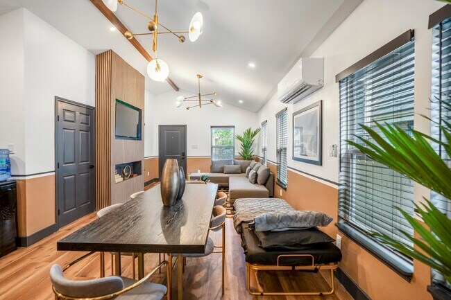 Building Photo - 5512 Texas St