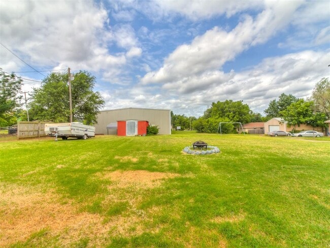 Building Photo - 621 N 16th St