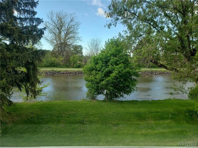 Building Photo - 10 Washington St