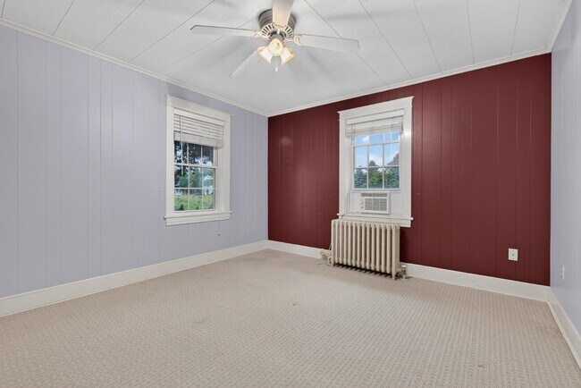 Building Photo - 832 Village Rd