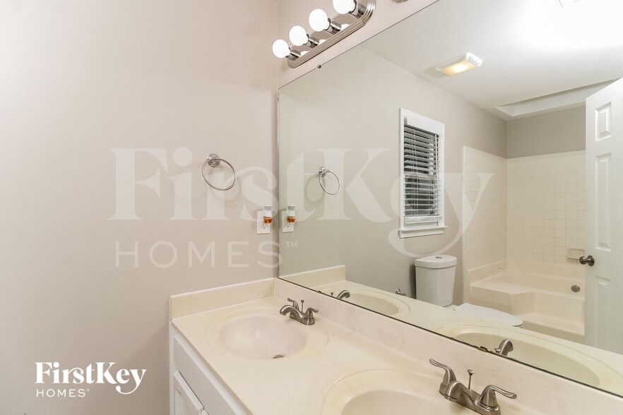 Building Photo - 3612 River Lake Ct