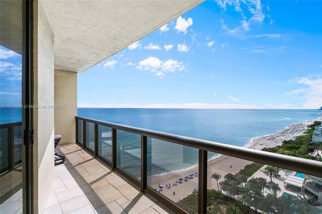 Building Photo - 16275 Collins Ave