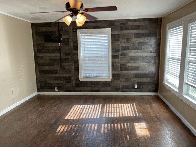 Building Photo - 1811 Bolivar St