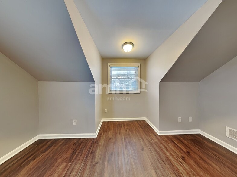 Building Photo - 132 Bush Dr