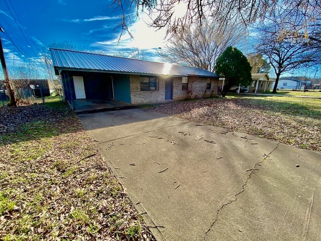 Building Photo - 1006 Tarby Rd