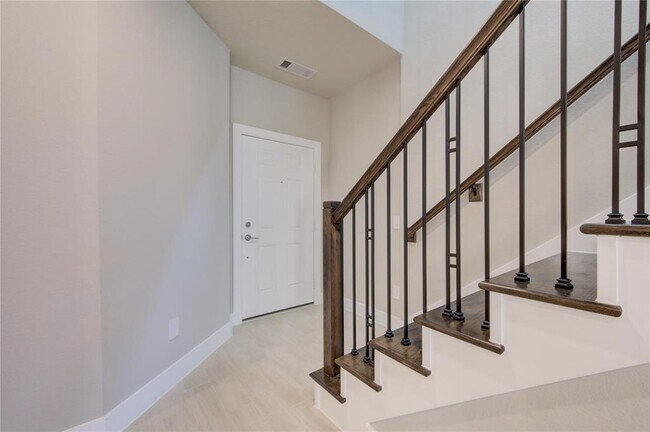 Building Photo - 1709 Summerlyn Ter Dr