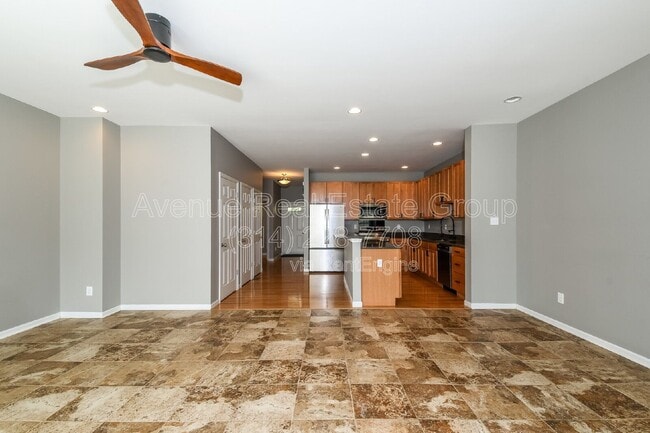 Building Photo - 404 N Sarah St