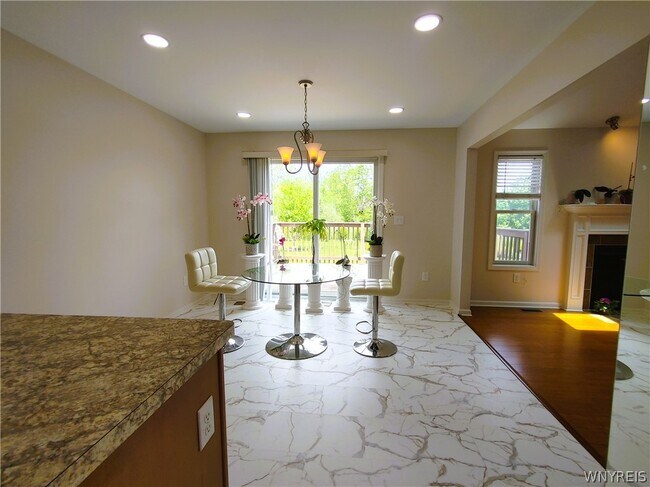 Building Photo - 441 Riverwalk Dr