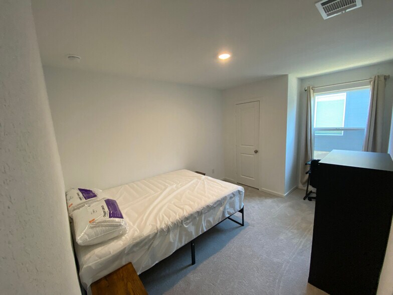 Building Photo - 9107 Selene Pl