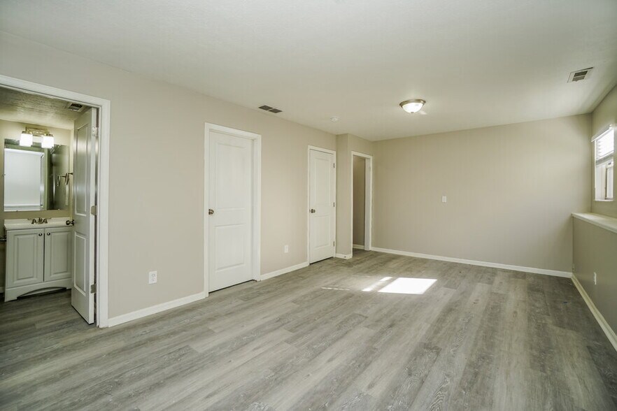 Building Photo - 2847 Blue Moon Dr