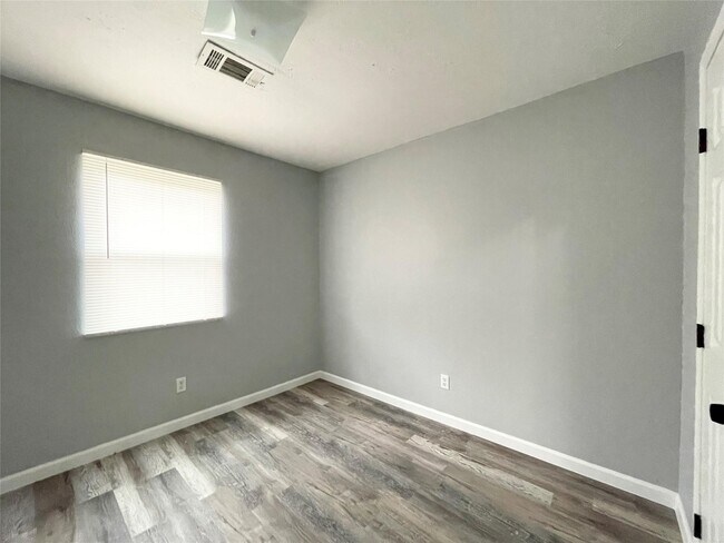 Building Photo - 2036 County Rd 3434N