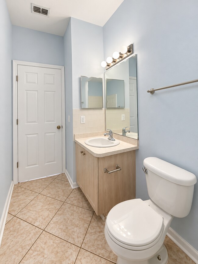Building Photo - 4610 SW 16th Pl