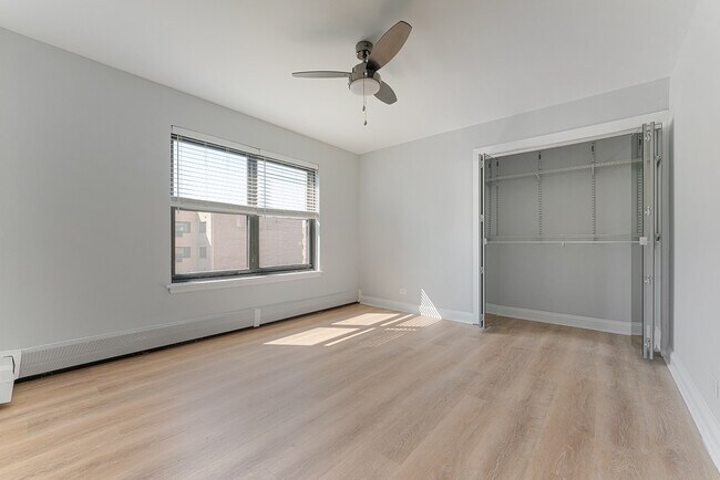 Building Photo - 5858 N Sheridan Rd