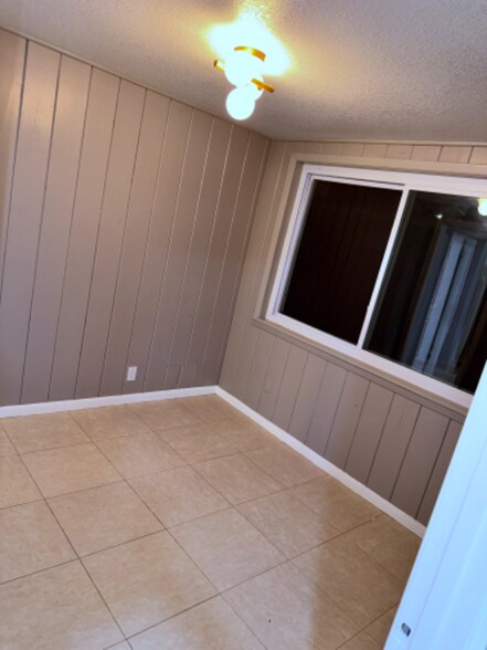 Building Photo - 562 Hartley Pl
