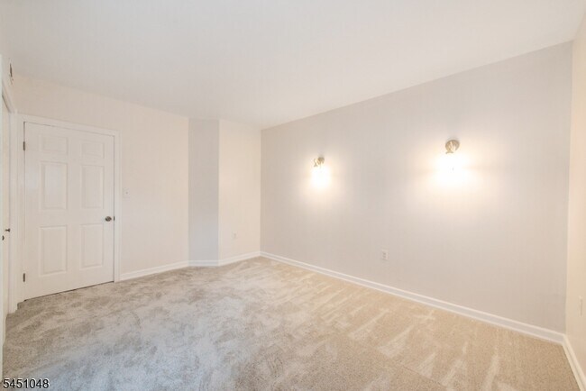 Building Photo - 15 Glenridge Ave