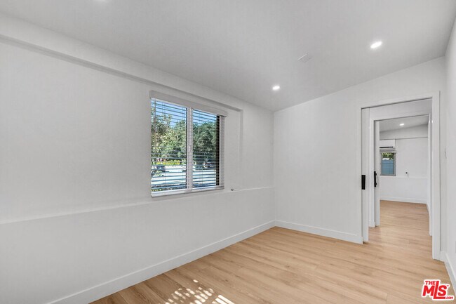 Building Photo - 9642 Tujunga Canyon Blvd
