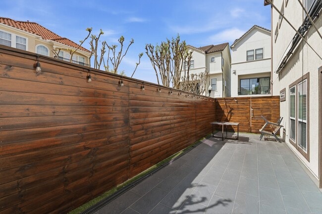 Building Photo - 7239 Laguna Villas