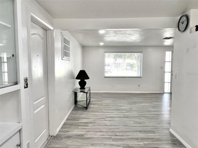 Building Photo - 4640 Taray Ln