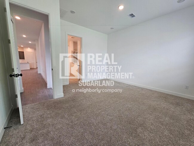 Building Photo - Move-In Ready Home in Sienna with Resort Amenities