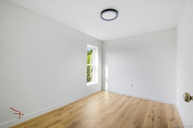 Building Photo - 9 Dubois St