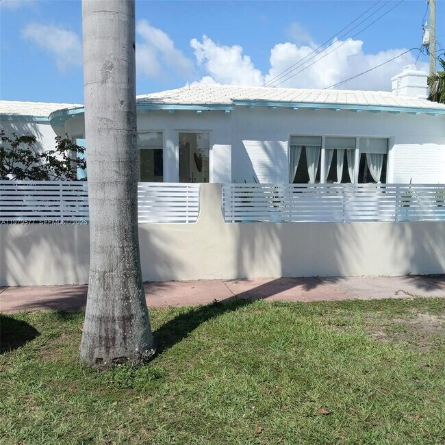 Building Photo - 6910 Rue Notre Dame