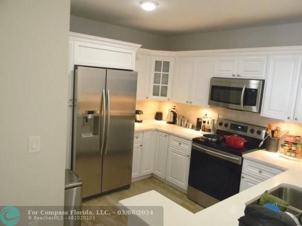 Building Photo - 520 SE 5th Ave