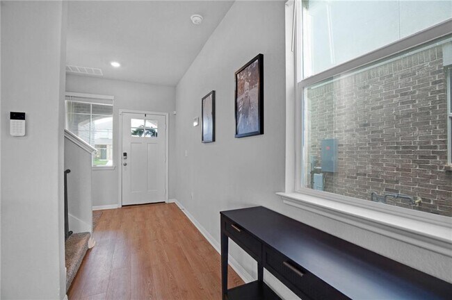 Building Photo - 513 Otto Ave