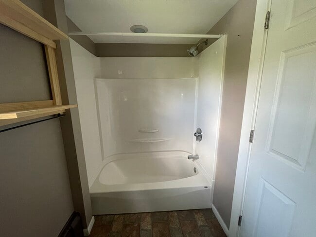 Building Photo - 702 W Joliet St