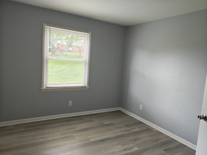 Building Photo - Room in Condo on North O.Henry Boulevard