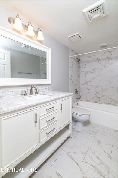 Building Photo - 431 Canberra Dr