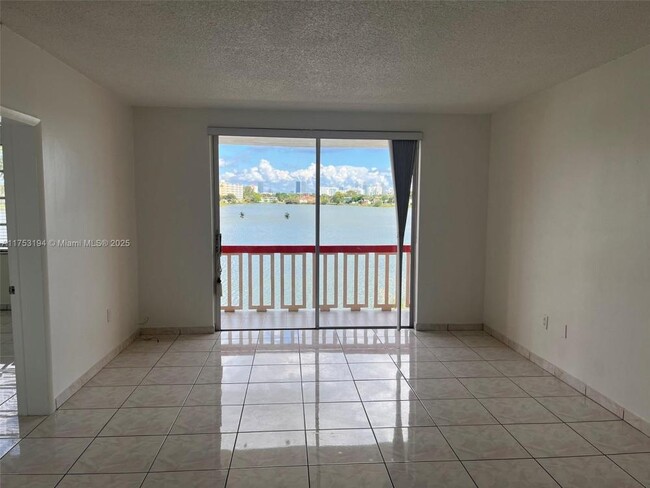 Building Photo - 2 bedroom in Miami FL 33179