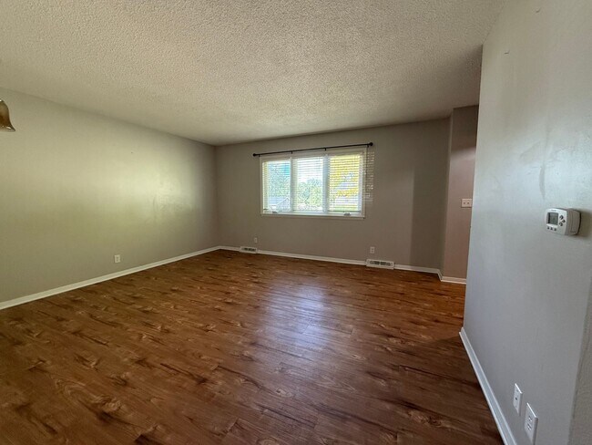 Building Photo - Charming 3 Bed, 1 Bath Home in Quiet Bette...