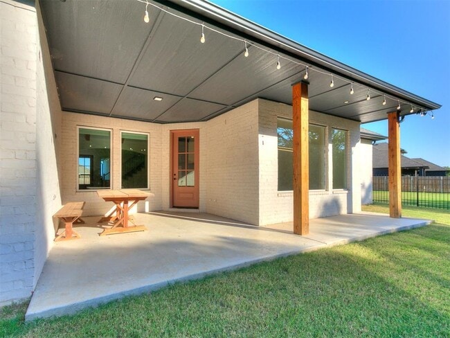 Building Photo - 2117 Aminas Wy