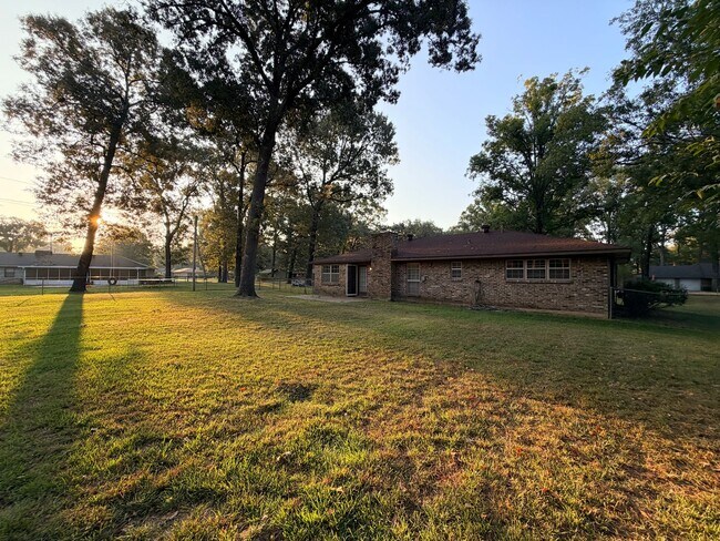 Building Photo - 9103 Dogwood Trail