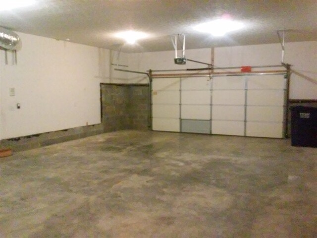 Building Photo - 1013 Streamdale Point W