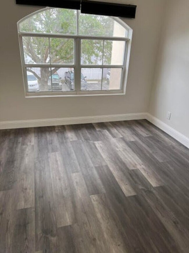 Building Photo - 5076 SW 38th Way