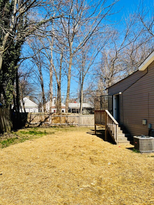 Building Photo - Newly remodeled 3 bedroom home in West Lou...