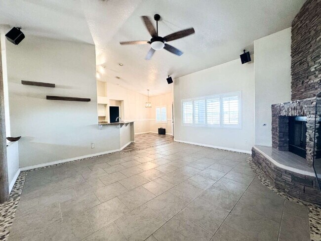 Building Photo - “Spacious 4-Bedroom, 2-Bathroom Home with Pool in Tamarack”