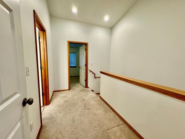 Building Photo - 1222 E Fir St