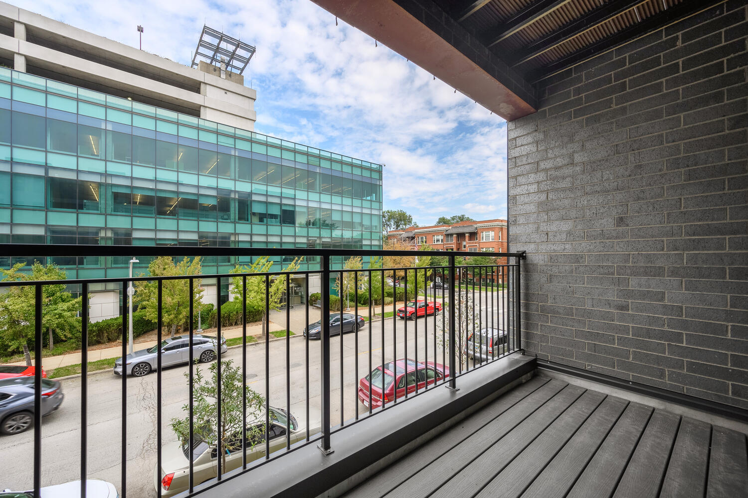 Building Photo - 825 E 61st St