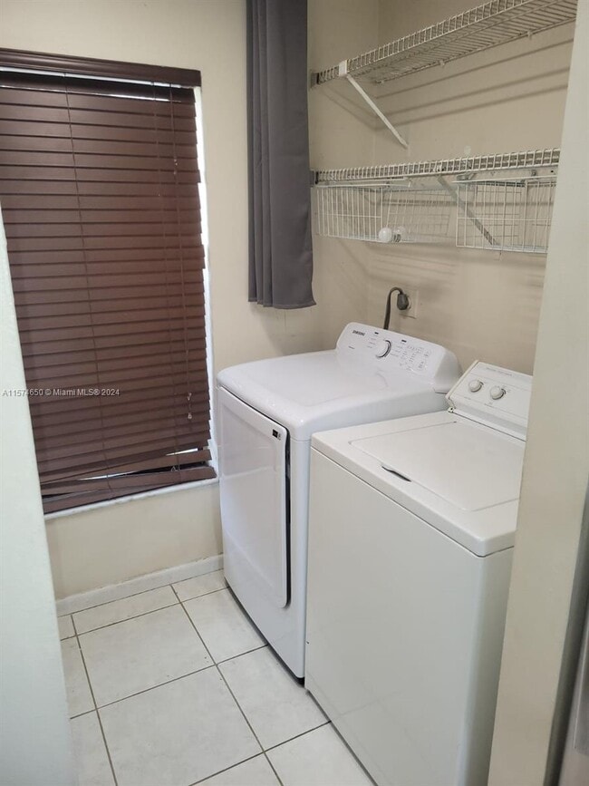 Building Photo - 7954 NW 41 Ct