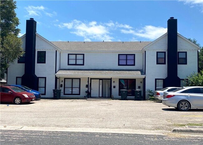 Primary Photo - 3400 Victoria Cir