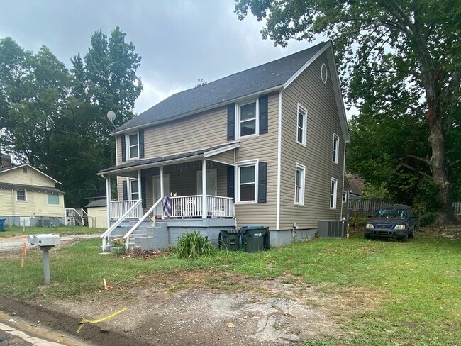 Building Photo - Two Bedroom Townhome Near State Street